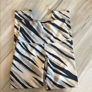 Black and Cream Artistic Leggings with Dynamic Stripes
